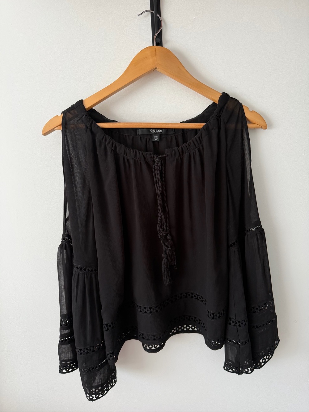 GUESS Black Cold-Shoulder Crochet-Trim Peasant Top